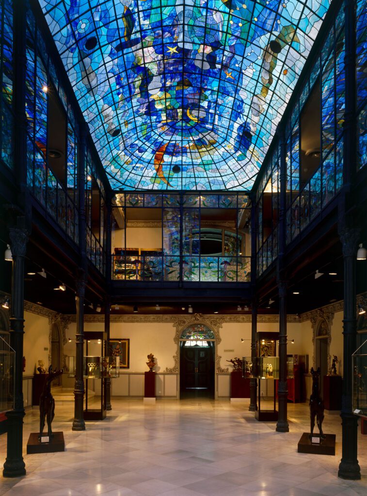 Patio interior del Museo Art Nouveau y Art Déco Casa Lis de Salamanca.