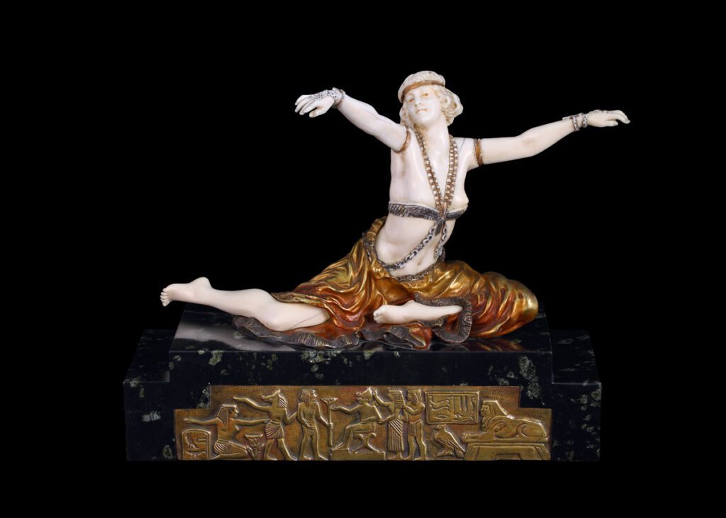 ' Bailarina de Tebas'. Claire J.R. Colinet. Bronce, marfil y mármol. 24 cm alt. C. 1930.