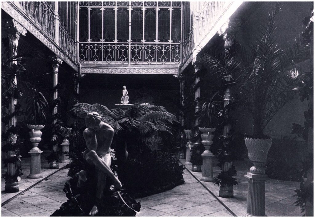 Antiguo patio interior de la Casa Lis.
Fotografía: Archivo Gombau. Filmoteca Regional de Castilla y León.