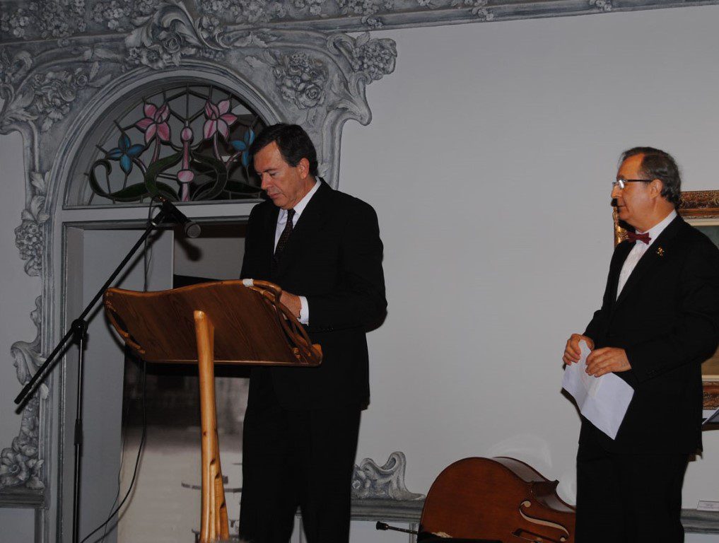 Pedro Pérez Castro, Director del Museo Art Nouveau y Art Déco Casa Lis, en la Noche de las Libélulas con Antonio Sayagués.
