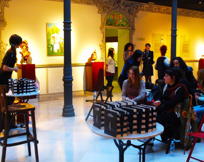 Participantes del taller de maquillaje años 20 en el Museo Casa Lis. 03