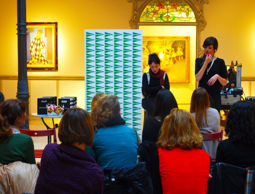 Participantes del taller de maquillaje años 20 en el Museo Casa Lis. 04