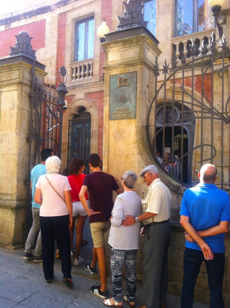 Visitantes al Museo Casa Lis de Salamanca.